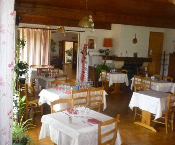 restaurant-hotel-nampont-saint-martin-la-peupleraie-valloires-tables.jpg